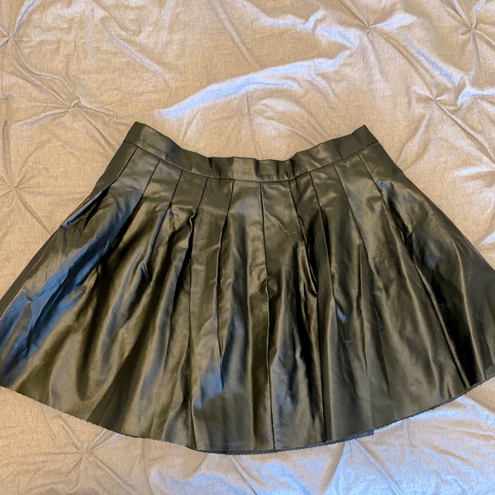 Faux leather pleated skirt 4X